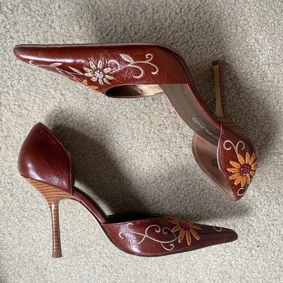 Bandolino Shoes - GUC Bandolino Brown Leather Pumps, Size 8